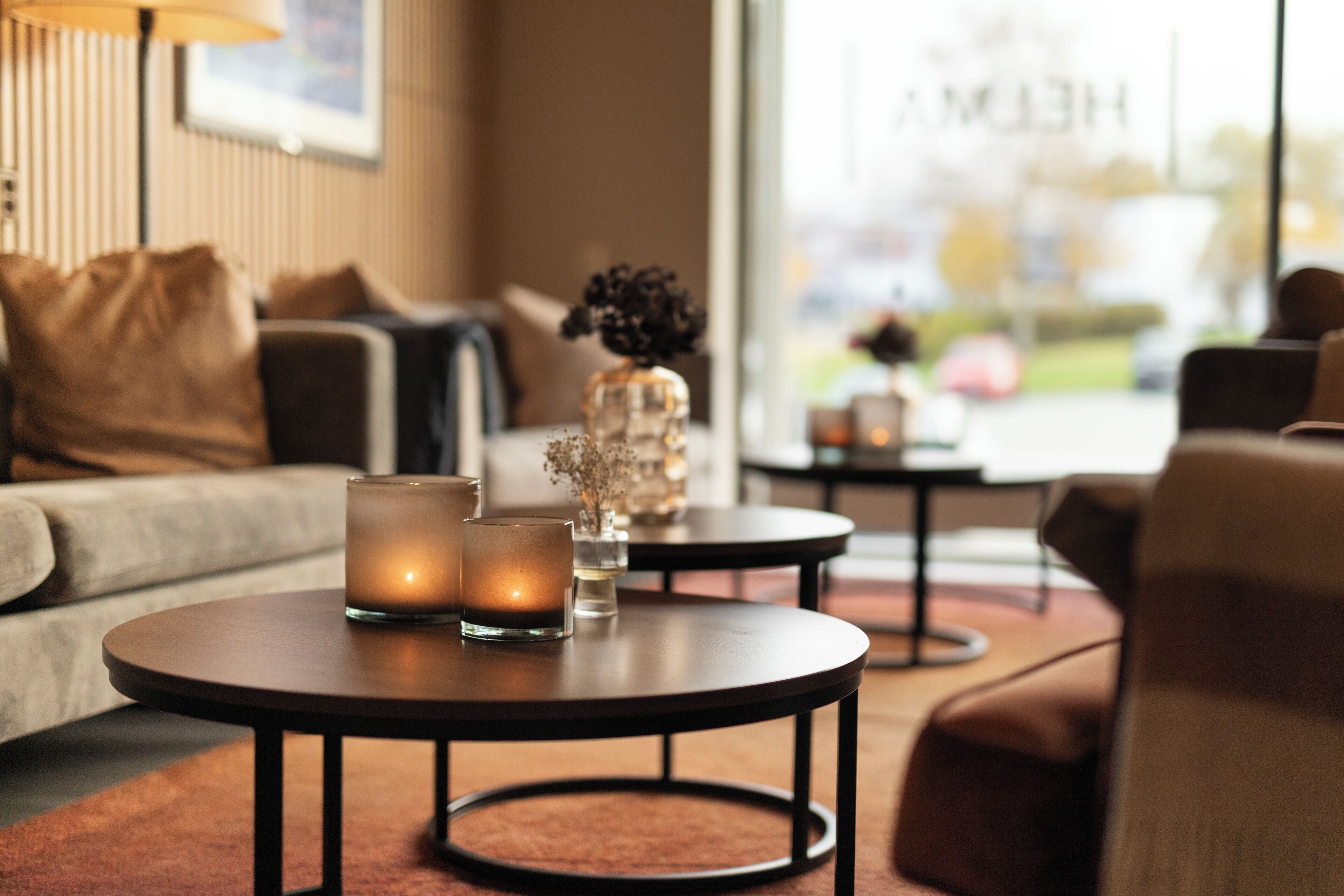 Una televisión de pantalla plana