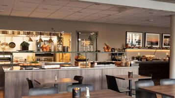 Ilmainen päivittäinen täysi aamiainen