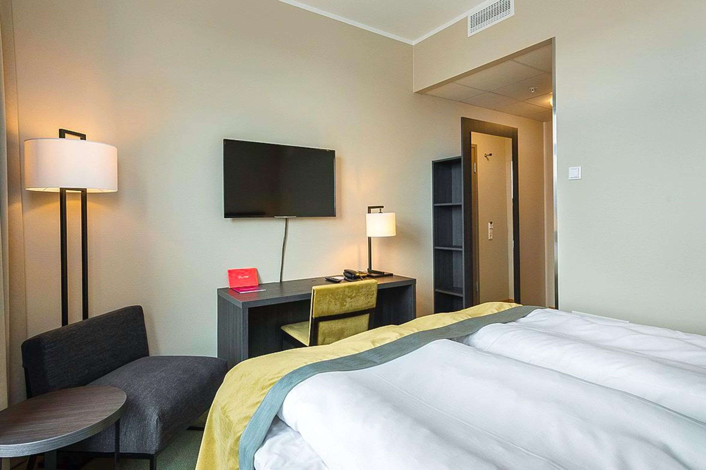 standard room, 1 double bed | desk, laptop workspace, soundproofing, cots/infant beds