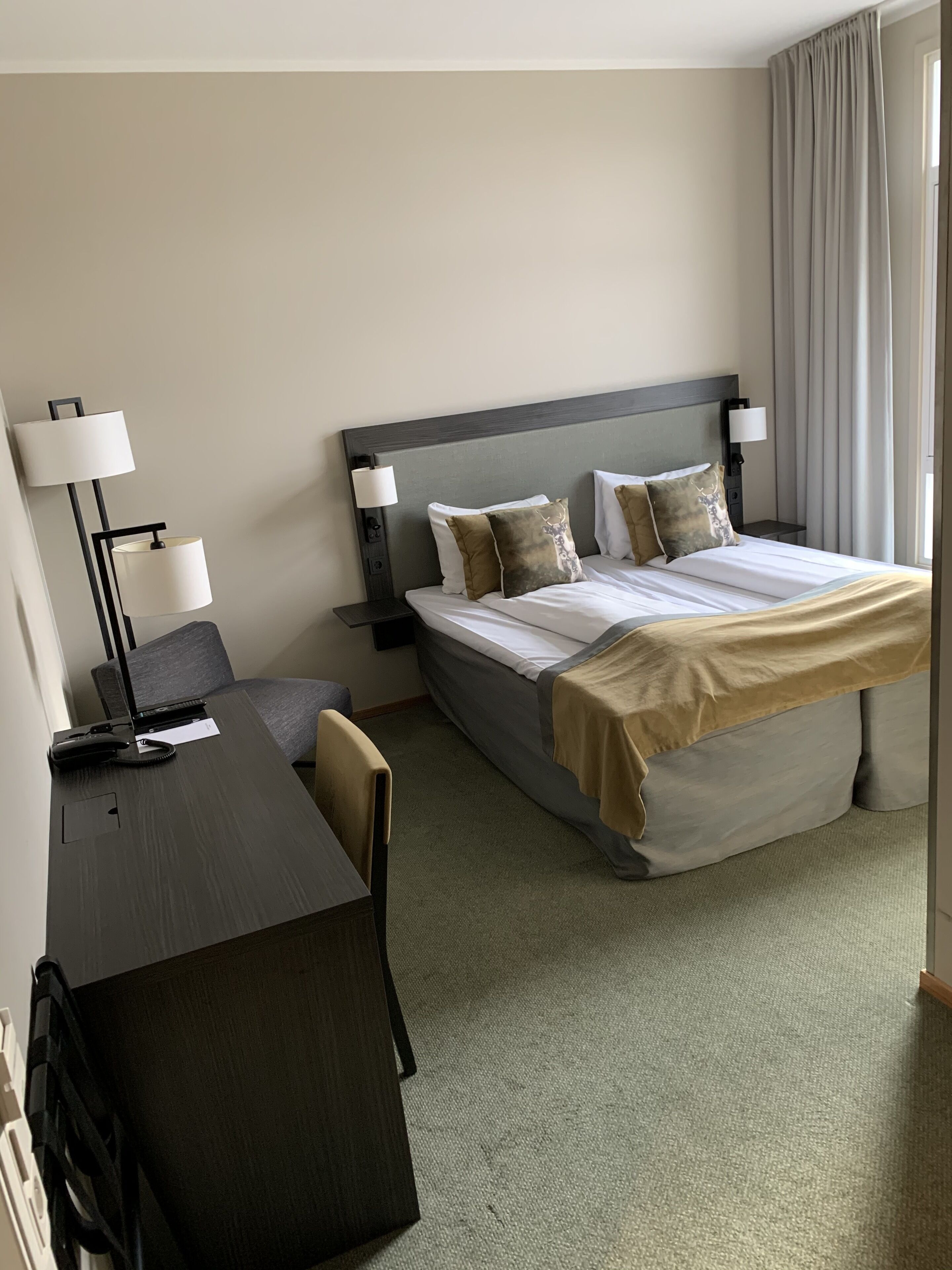 standard room, 1 double bed | desk, laptop workspace, soundproofing, cots/infant beds