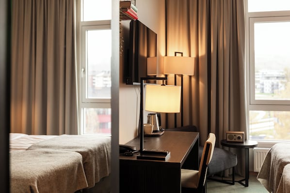 Standardzimmer, 2 Einzelbetten | Schreibtisch, laptopgeeigneter Arbeitsplatz, schallisolierte Zimmer