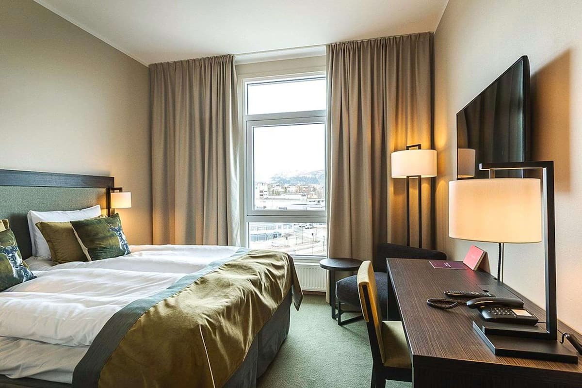 standard room, 1 double bed | desk, laptop workspace, soundproofing, cots/infant beds