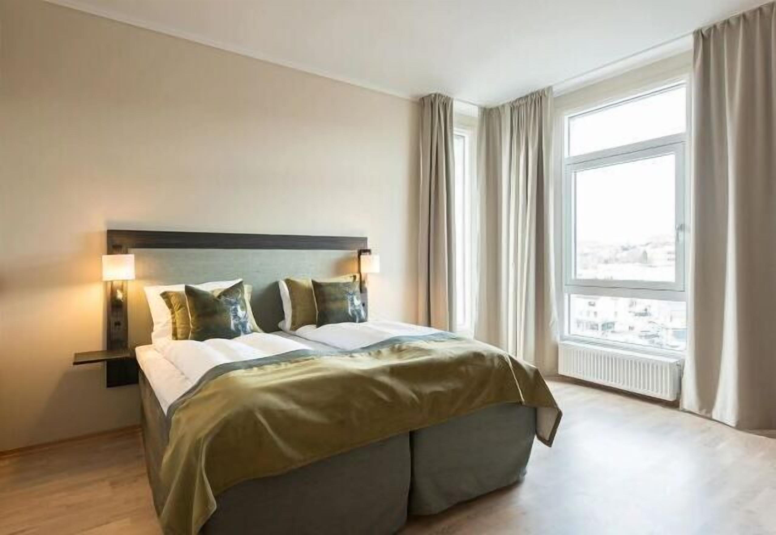 โต๊ะทำงาน, พื้นที่ทำงานแบบใช้แล็ปท็อป, ห้องเก็บเสียง, เปล/เตียงเด็กอ่อน