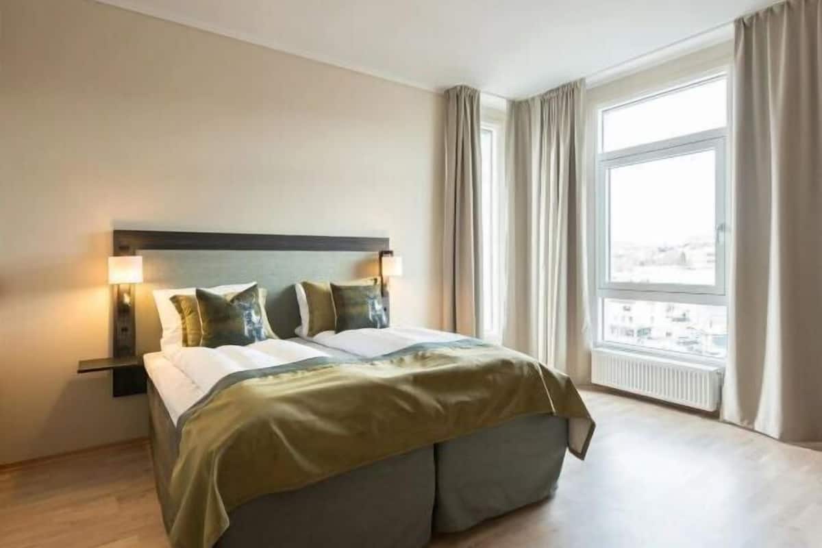 Desk, laptop workspace, soundproofing, cots/infant beds