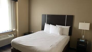 Quarto standard, 1 cama Queen, para não fumantes | Roupa de cama