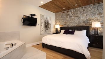 Honeymoon Suite, 1 King Bed | Living area