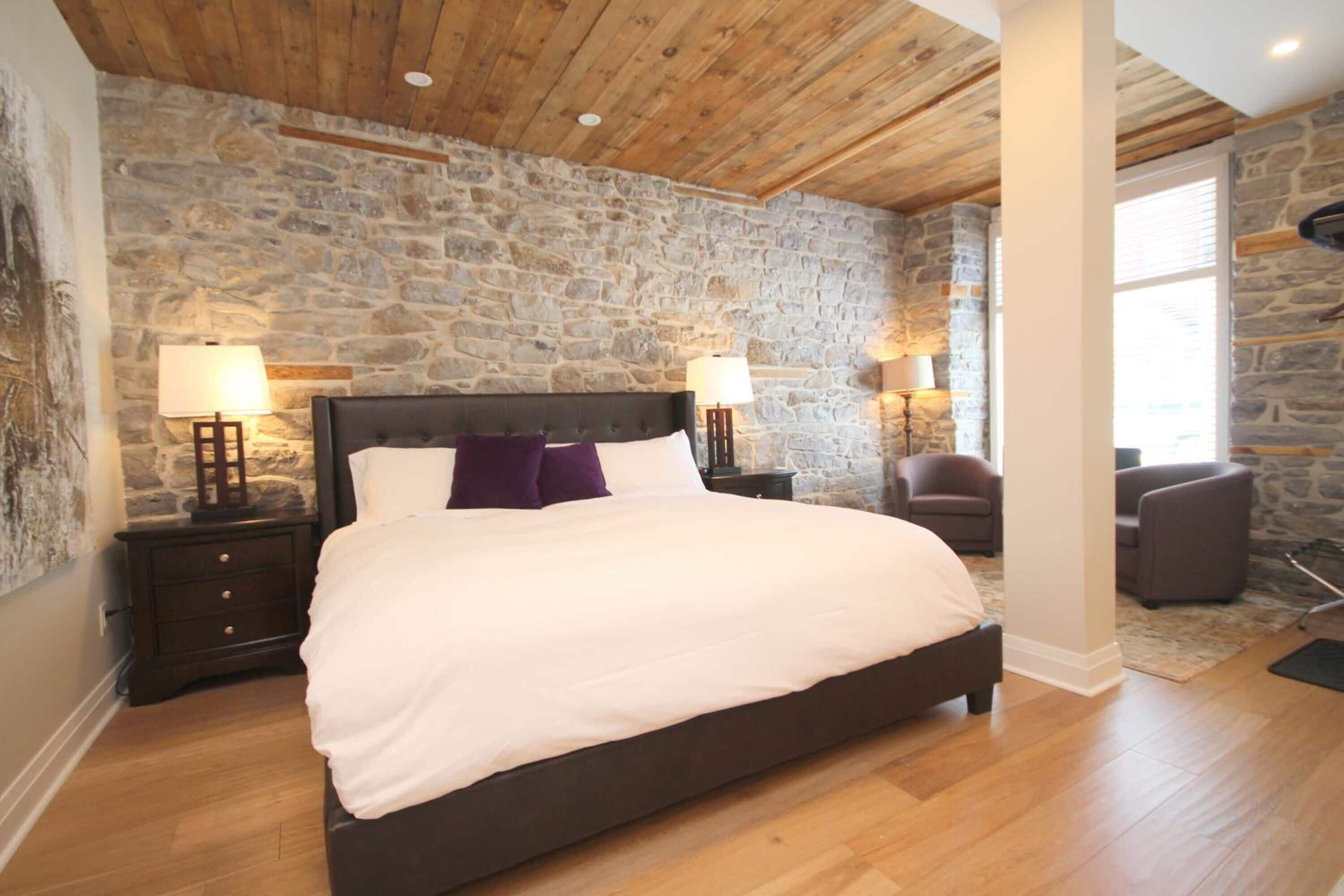 King Suite 6 with soaker tub | Premium bedding, pillowtop beds, iron/ironing board, free WiFi