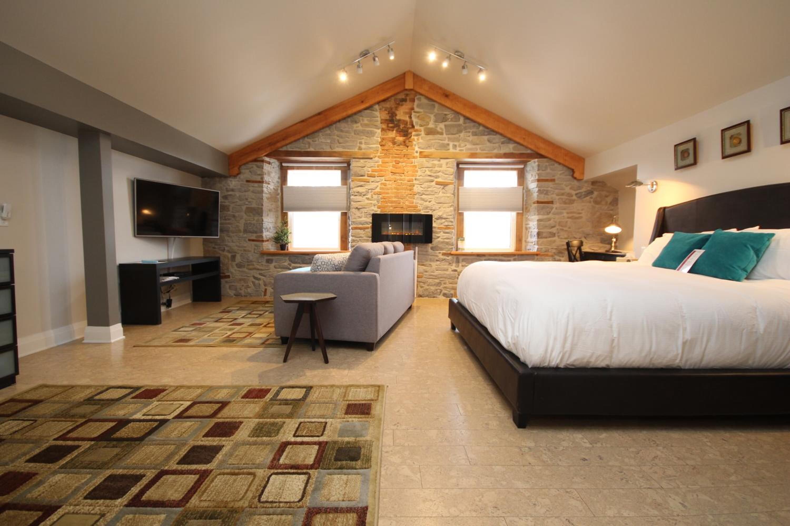 suite, 1 king bed with sofa bed | 1 bedroom, premium bedding, pillow-top beds, iron/ironing board