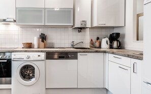 Apartamento (Nr. 13) | Cozinha privada | Geladeira, micro-ondas, fogão, cooktop