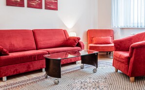 Apartment, 1 Bedroom (5 Adults) Nr. 5 | Living room | Flat-screen TV, Netflix, DVD player, streaming services - Central Apartments Vienna (Vienna)
