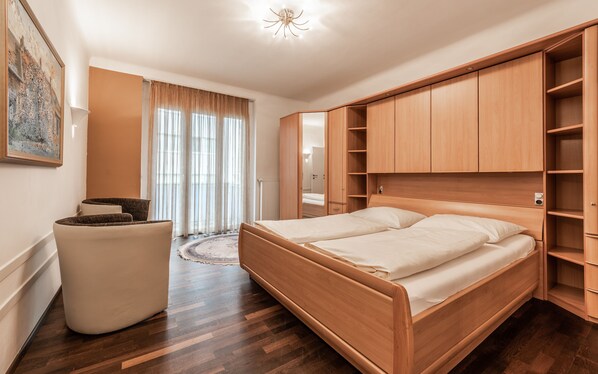 Apartamento (Nr. 13) | Lençóis italianos Frette, roupas de cama premium, cofres nos quartos