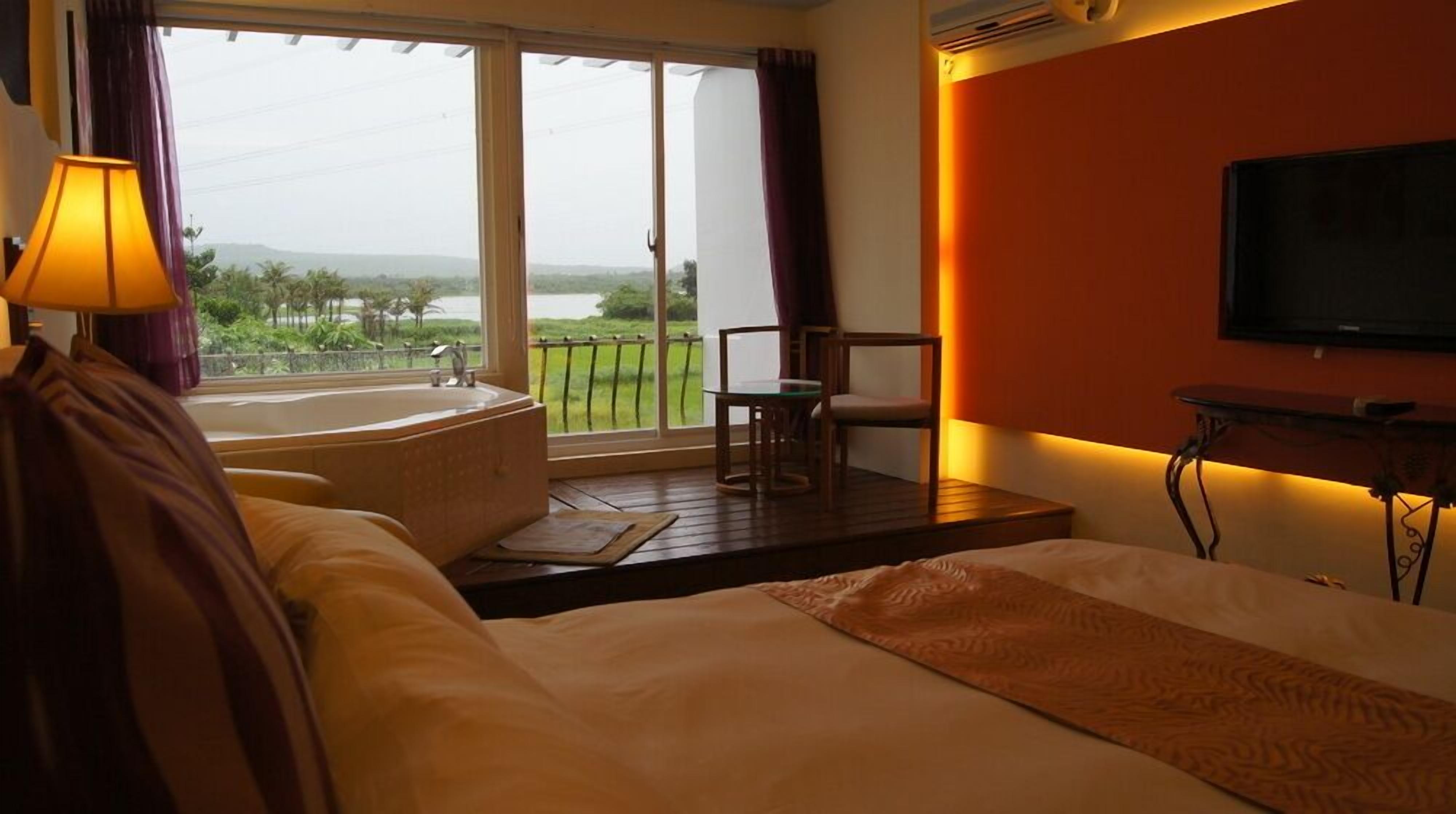 double room, lake view | soundproofing, free wifi