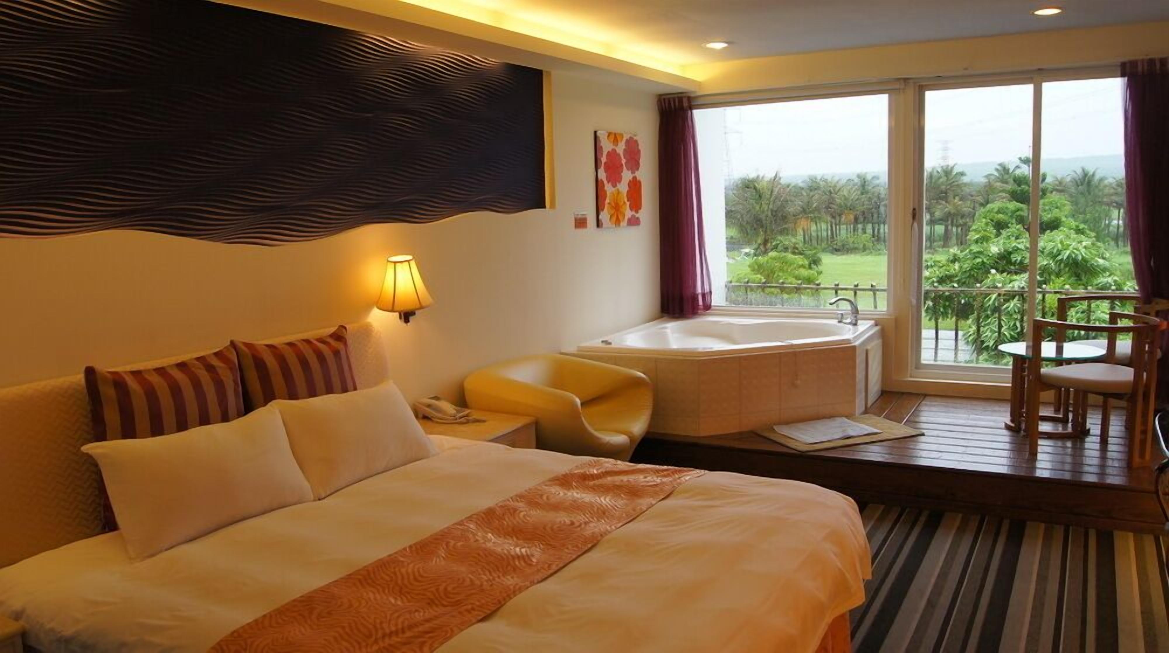 double room, lake view | soundproofing, free wifi