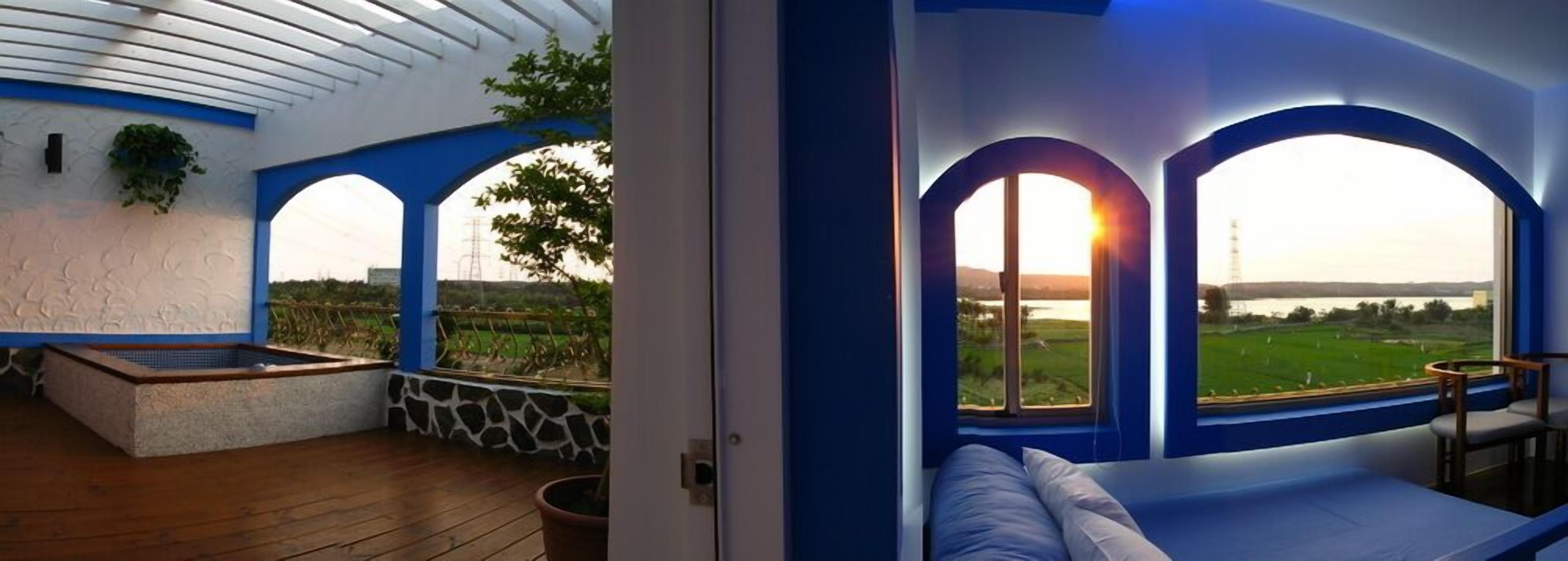 soundproofing, free wifi