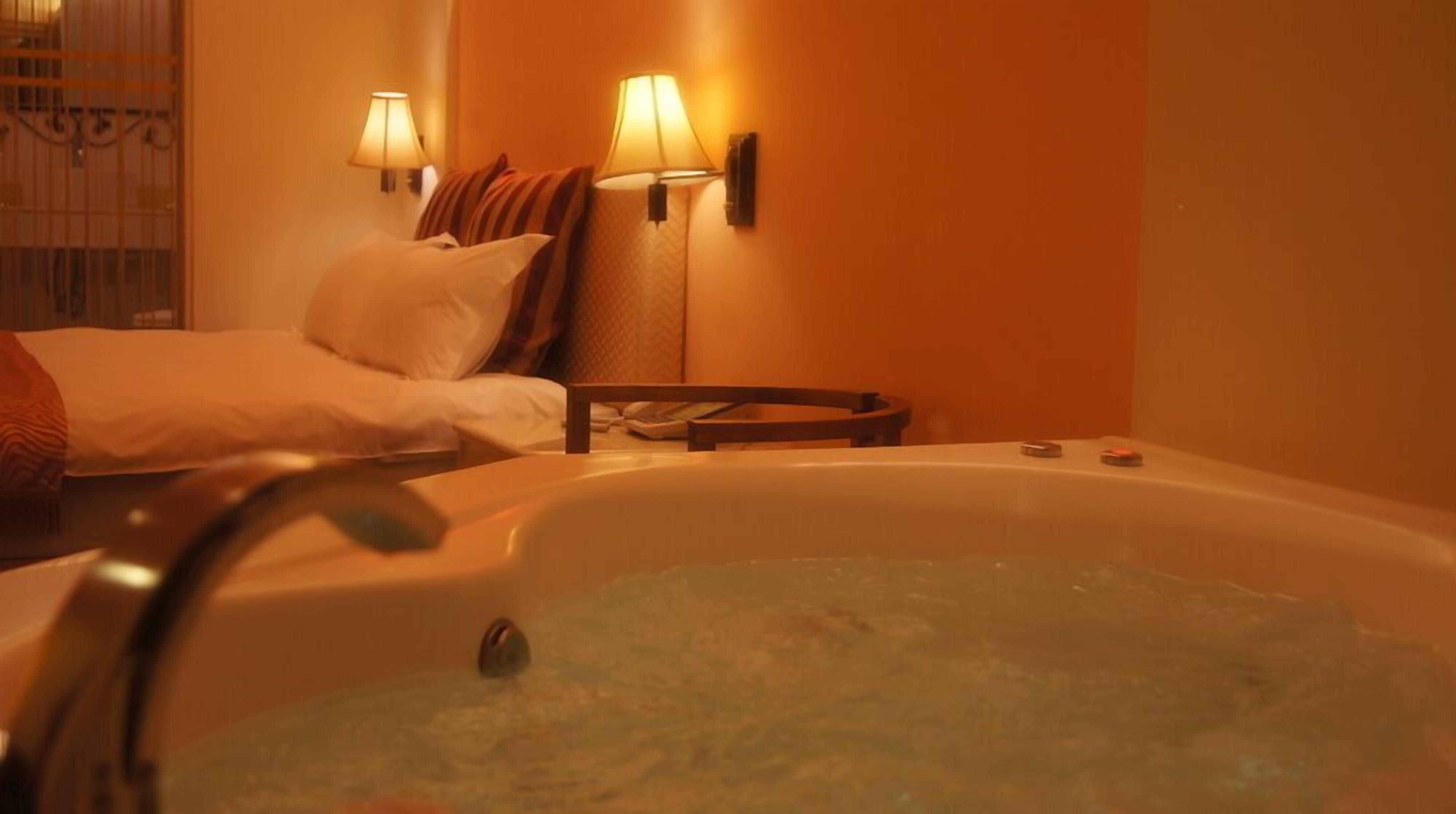 double room, lake view | jetted bathtub