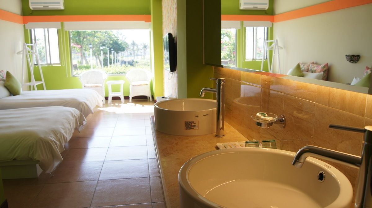 soundproofing, free wifi