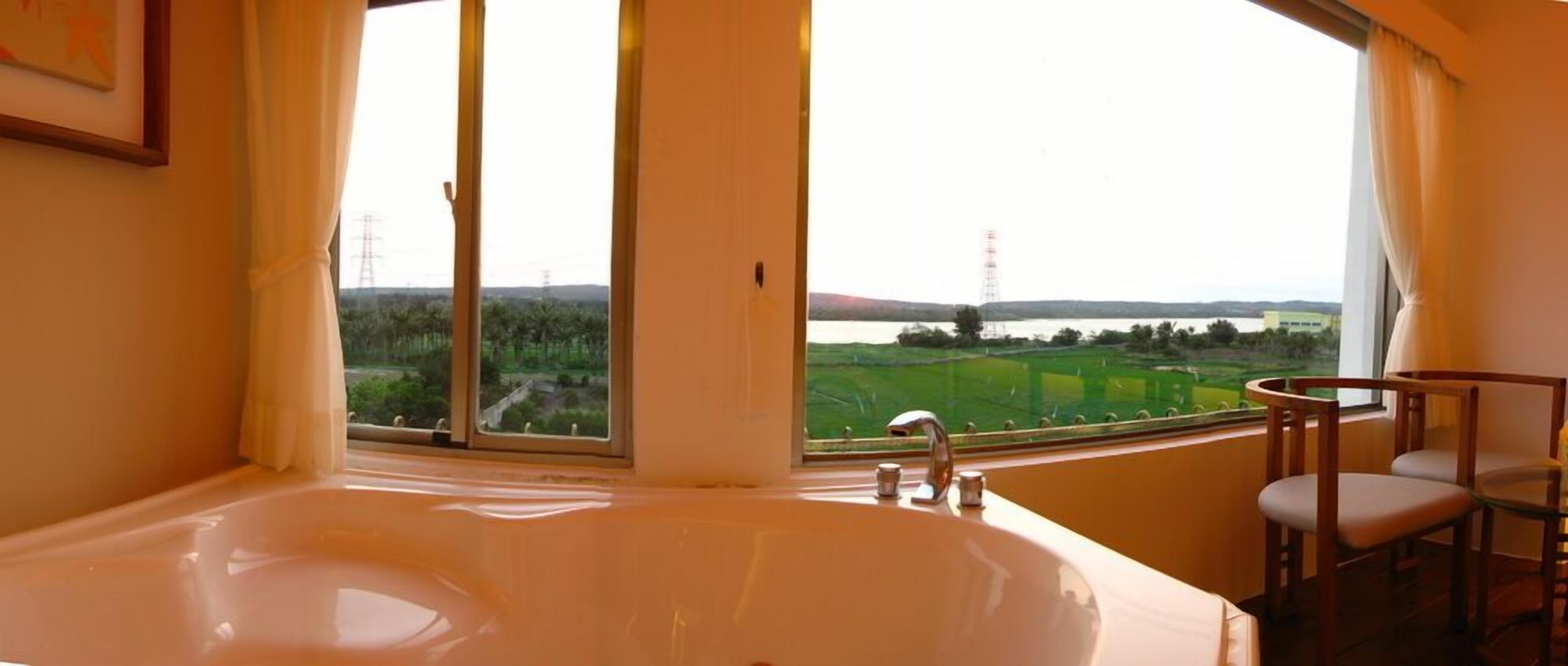 soundproofing, free wifi