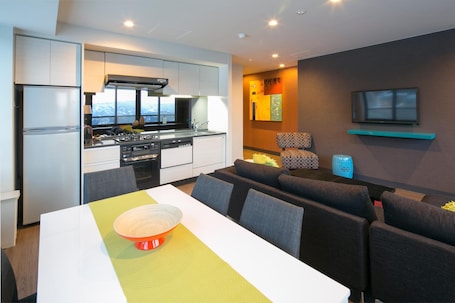 Refrigerador, cafetera expreso, tetera/pava eléctrica