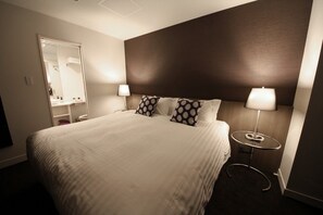 Apartamento luxo, 3 quartos (2 x King or Twin plus Bunk bed ) | 1 quarto, cofres nos quartos, quartos à prova de som