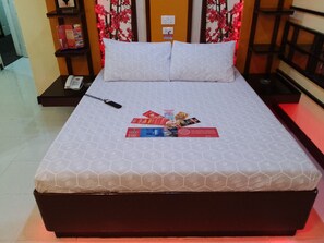 Executive Room, 1 Queen Bed | Desk, laptop workspace, free WiFi - Hotel Sogo EDSA Harrison (Pasay)