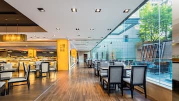 Daily buffet breakfast for a fee