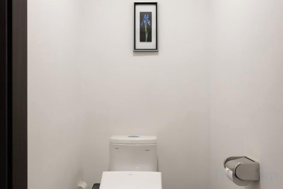 Ensemble douche/baignoire, articles de toilette gratuits, sèche-cheveux