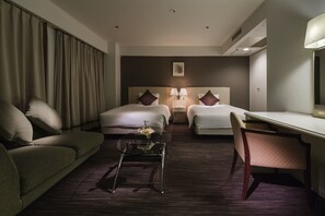 Selimut bulu angsa, meja kerja, dan Wi-Fi gratis