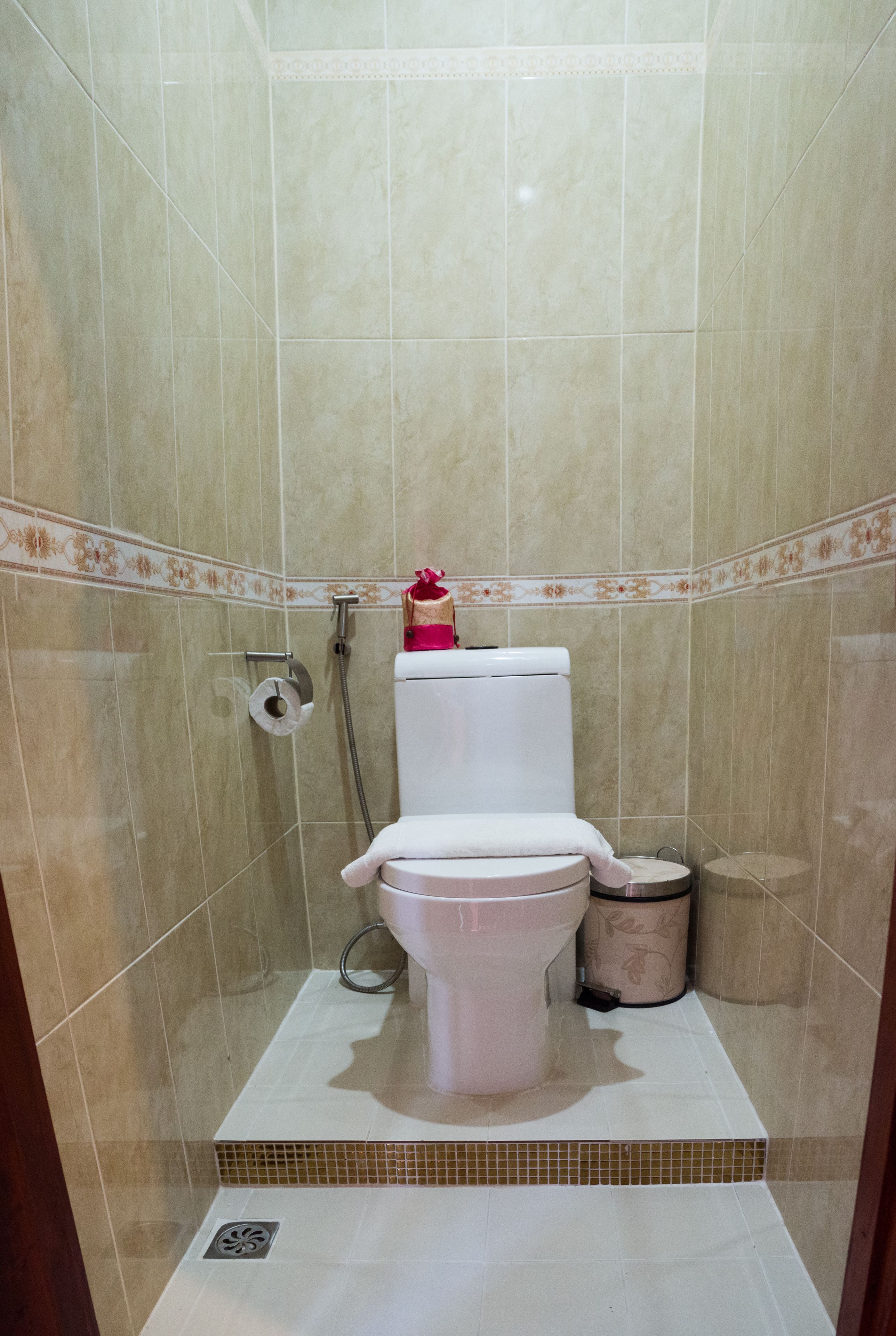 grand double room, 1 bedroom, garden area | bathroom | free toiletries, hair dryer, slippers, towels