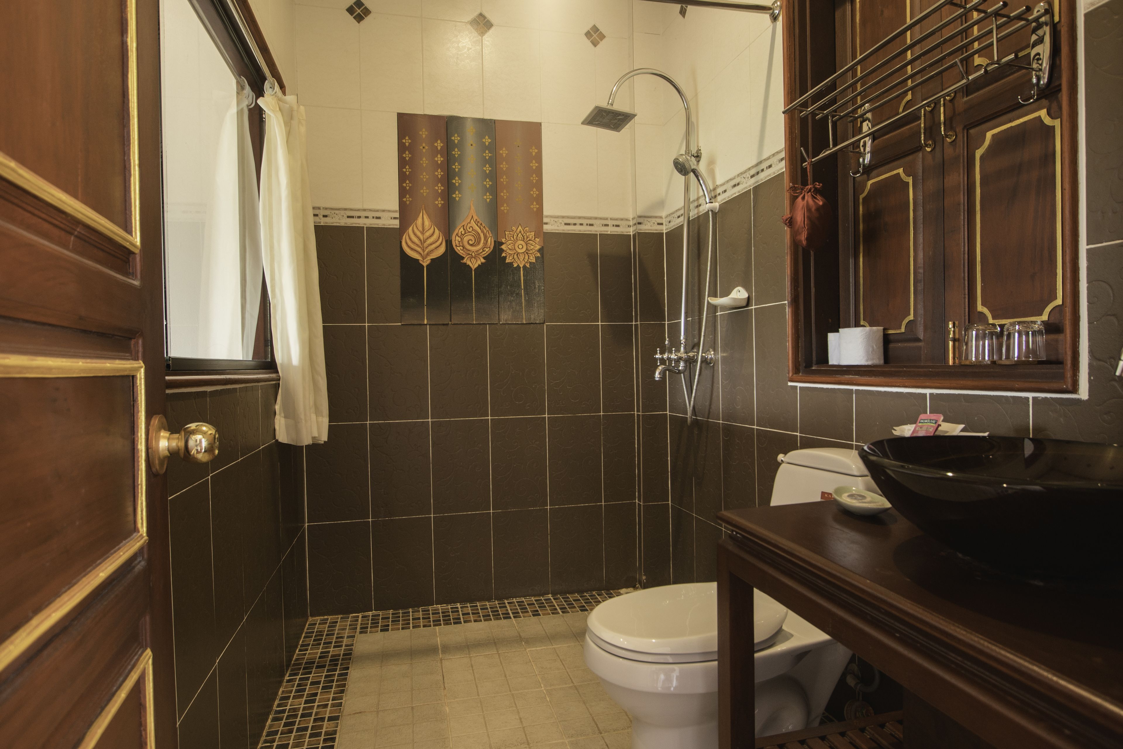 deluxe twin room, 1 bedroom, mountain view | bathroom | free toiletries, hair dryer, slippers, towels