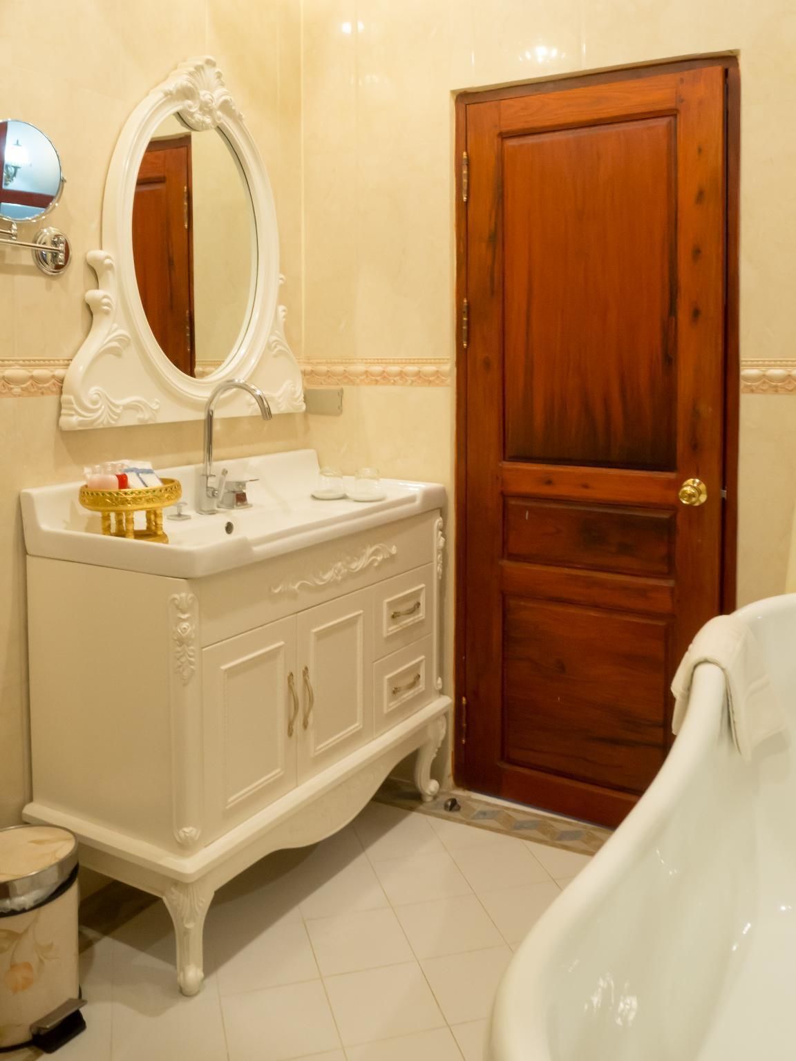 grand double room, 1 bedroom, garden area | 1 bedroom, desk, blackout curtains, soundproofing