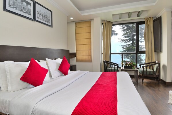 Hypo-allergenic bedding, minibar, in-room safe