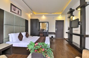 Ropa de cama hipoalergénica, minibar, caja fuerte