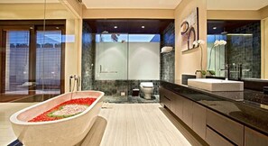 Villa Deluxe, 2 camere da letto, piscina privata | Bagno | Vasca e doccia separate, set di cortesia gratuito, asciugacapelli