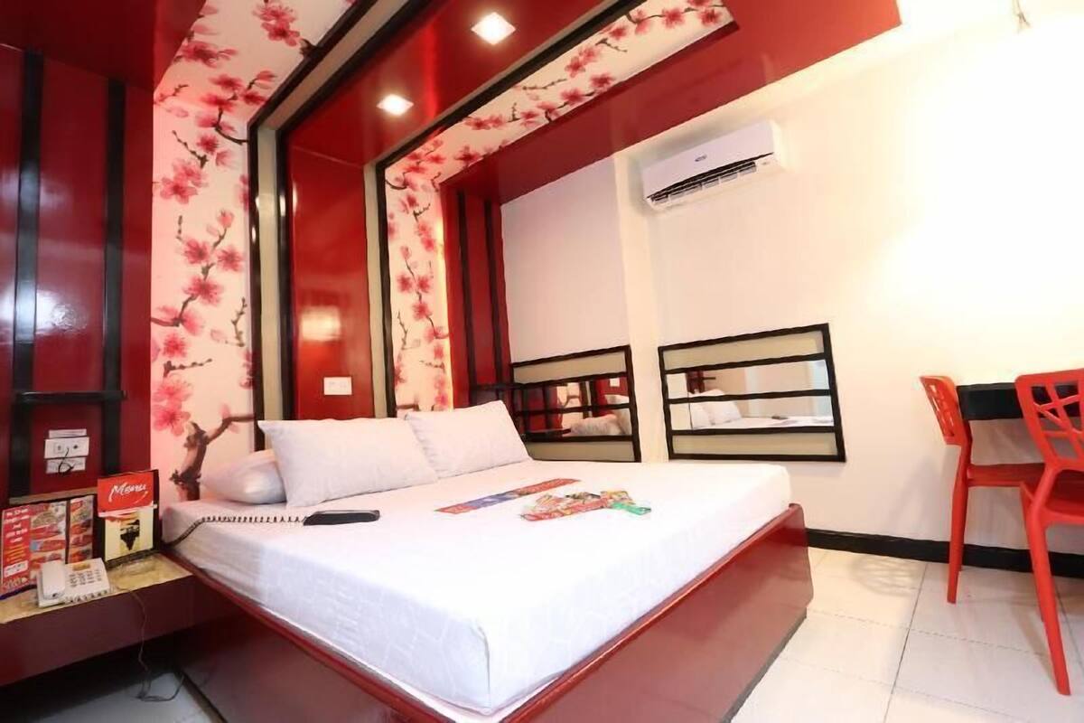 Free WiFi, bed sheets