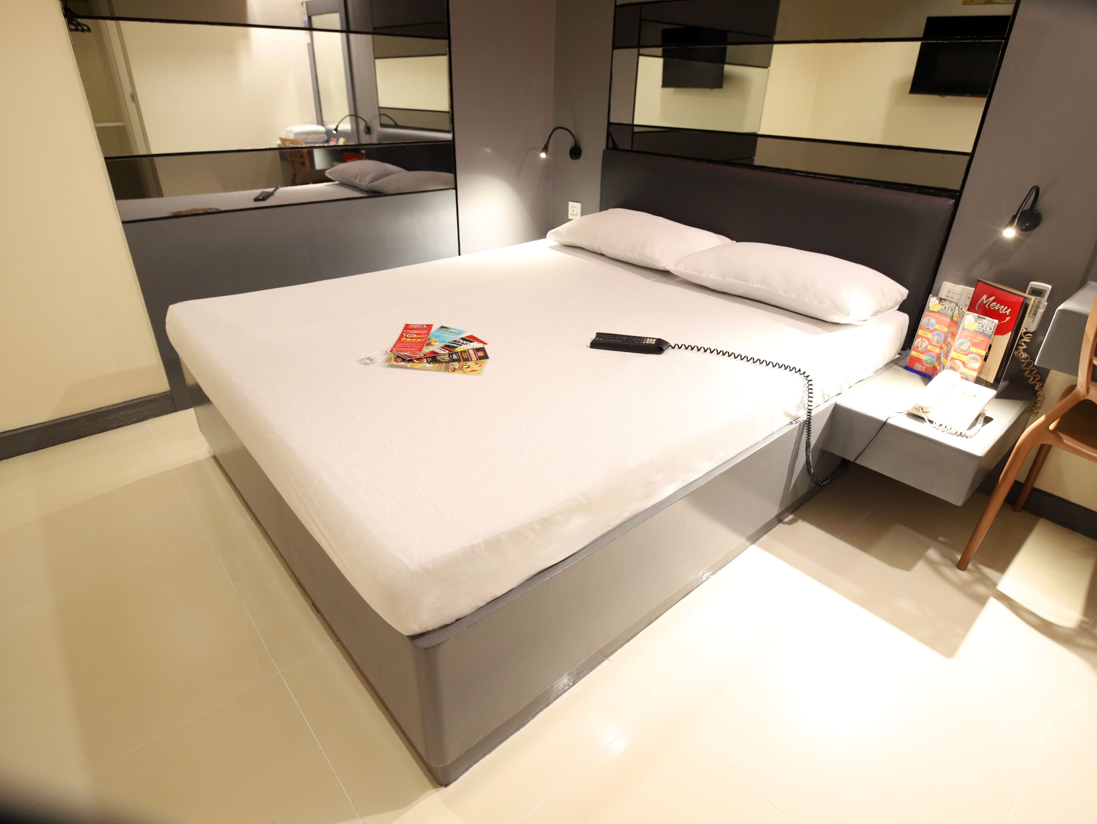 Deluxe Room, 1 Queen Bed | Free WiFi, bed sheets