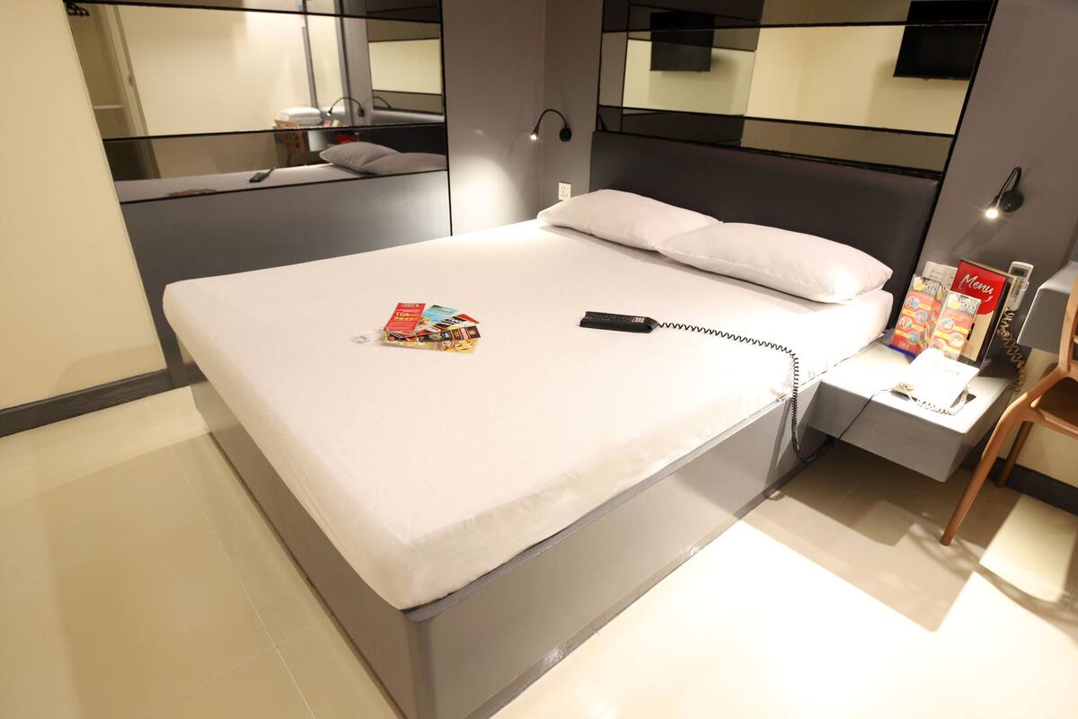 Deluxe Room, 1 Queen Bed