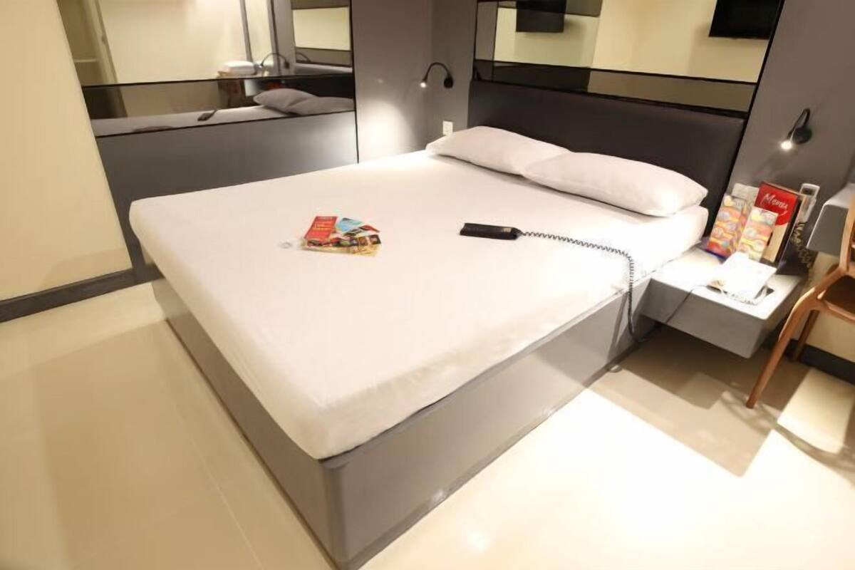 Free WiFi, bed sheets