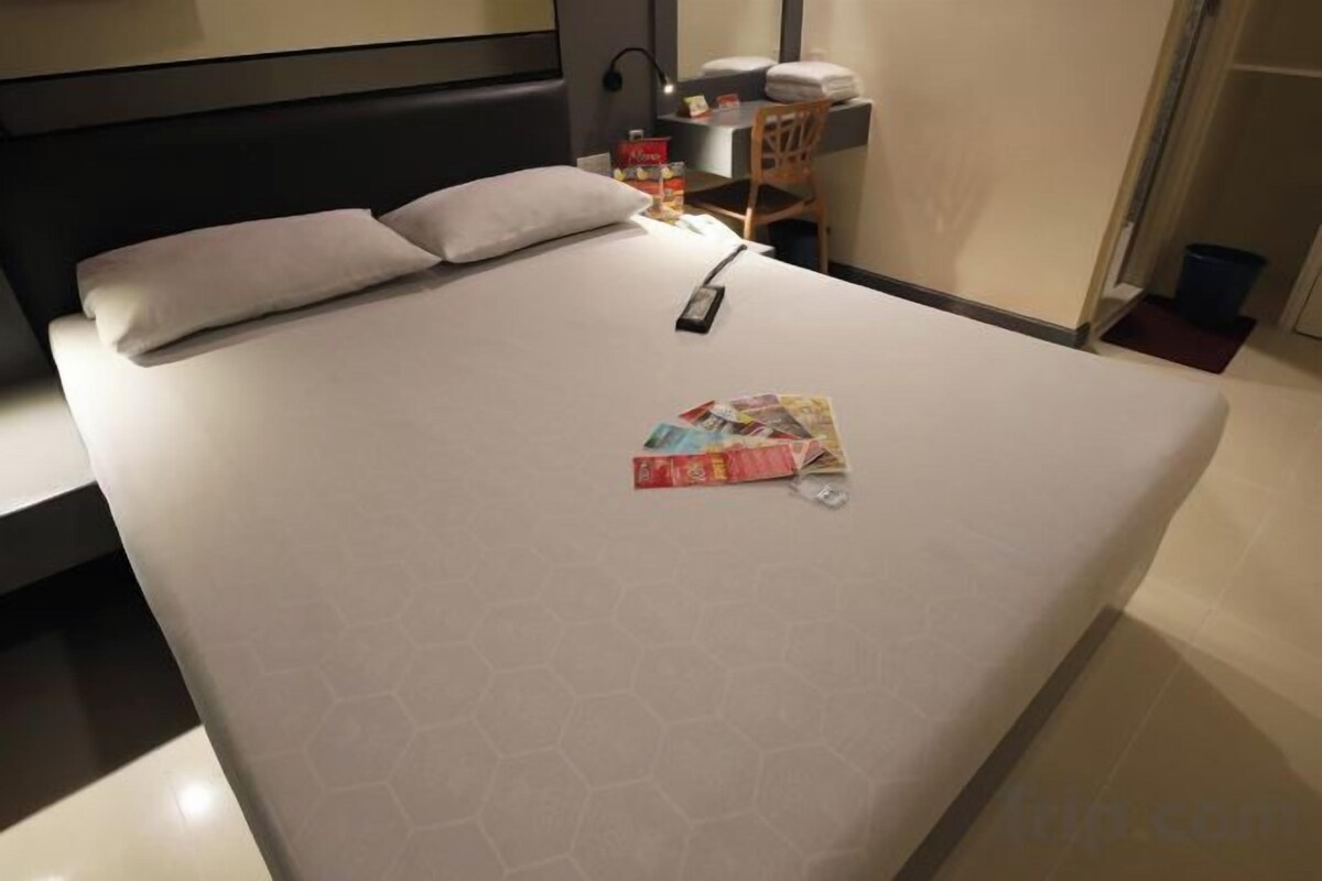Free WiFi, bed sheets