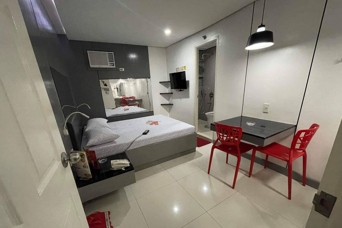 Deluxe Room, 1 Queen Bed