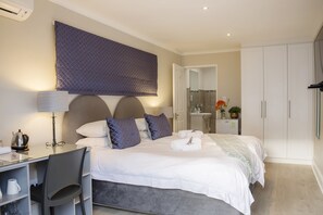 Habitación superior, 1 habitación | Ropa de cama de alta calidad y caja de seguridad en la habitación