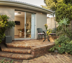 Superior Suite, 1 Bedroom, Ground Floor | Terrace/patio - Maroela House (Cape Town)
