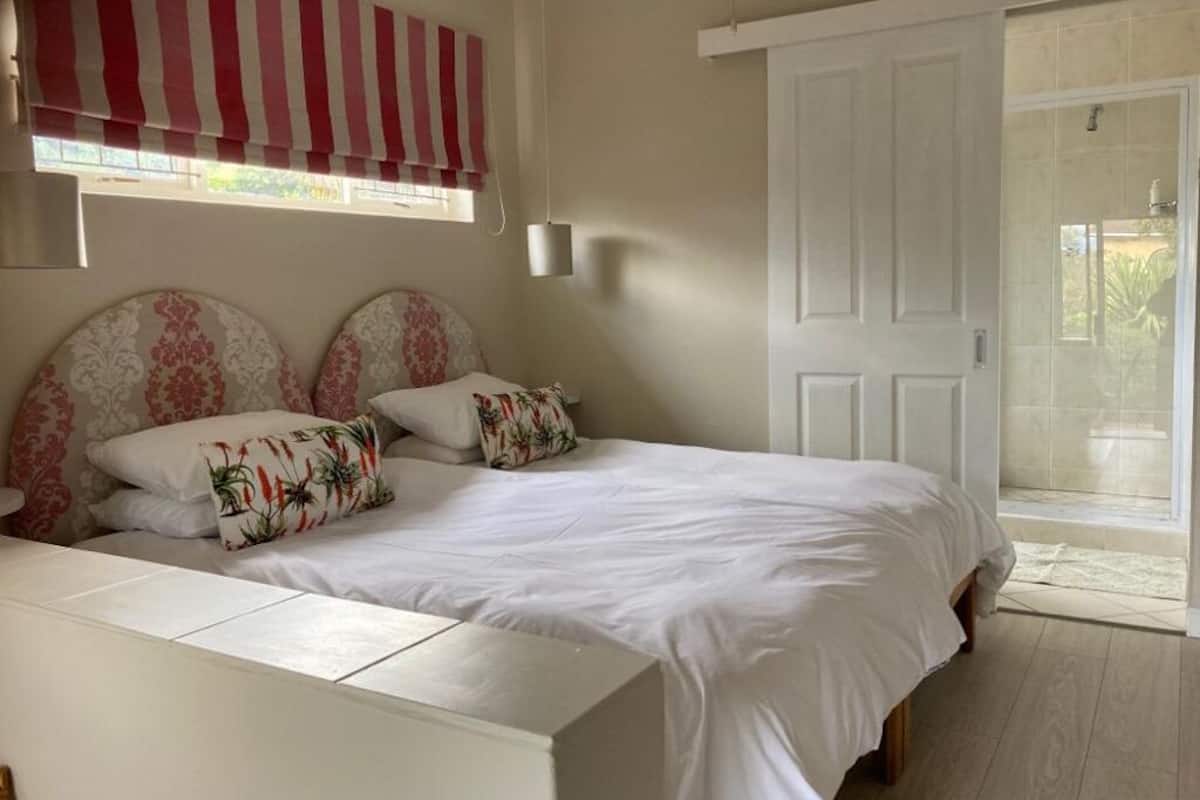 Habitación doble superior | Ropa de cama de alta calidad y caja de seguridad en la habitación