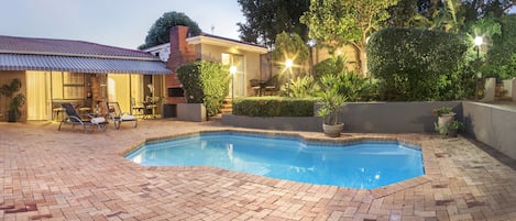 Outdoor pool, pool umbrellas, sun loungers