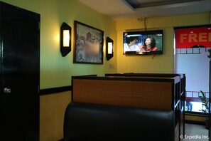 Lobby sitting area - Hotel Sogo San Pedro (San Pedro)