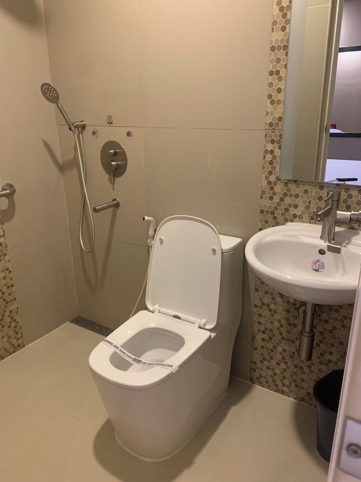 Habitació prèmium, 1 llit de matrimoni | Bany | Dutxa, articles de tocador gratuïts, assecador de cabells i tovalloles 