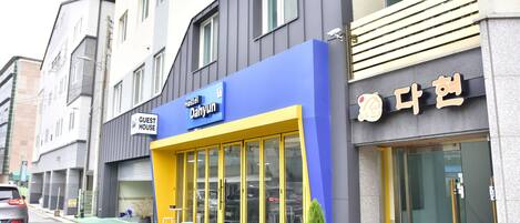 Entrée de l’hébergement