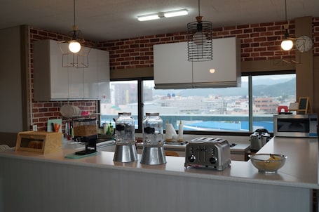 Free daily self-serve breakfast
