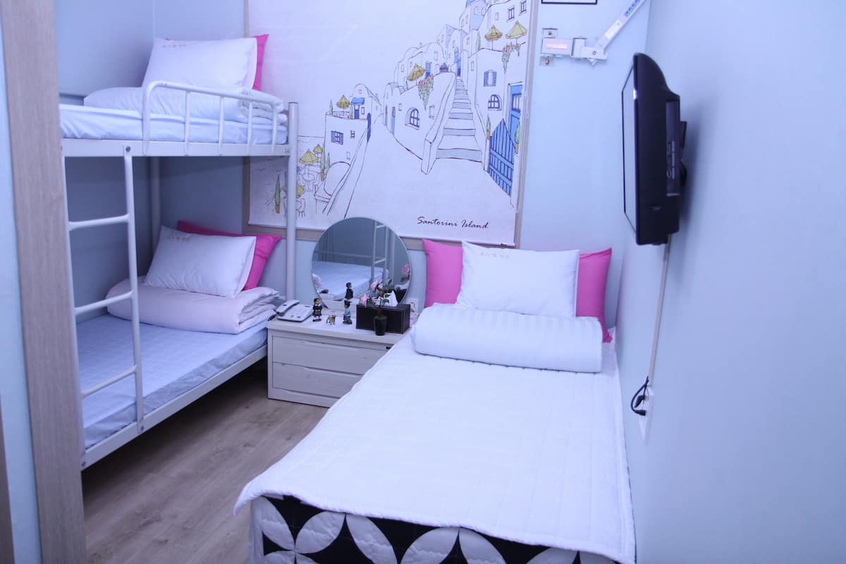 Triple Room | Blackout drapes, soundproofing, free WiFi, bed sheets