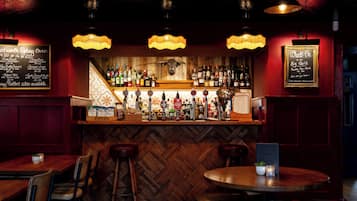 2 bars/lounges, cocktailbar