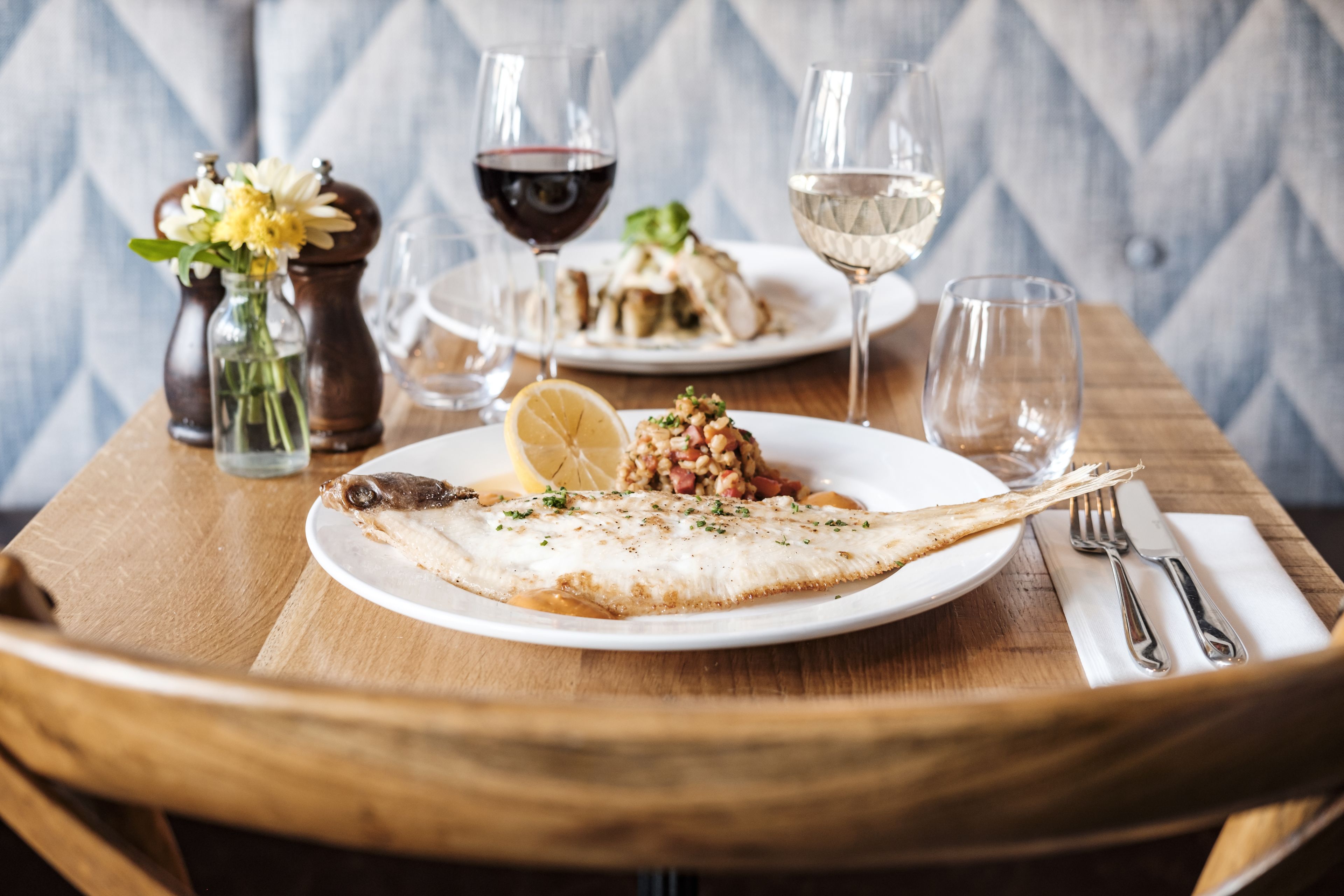 2 restaurants, breakfast, lunch, dinner served; british cuisine